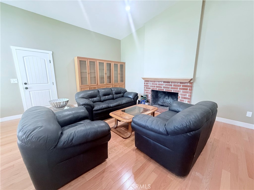 3361 Rossmoor Way