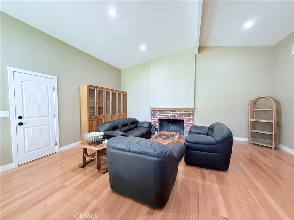 3361 Rossmoor Way