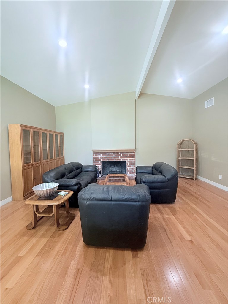 3361 Rossmoor Way