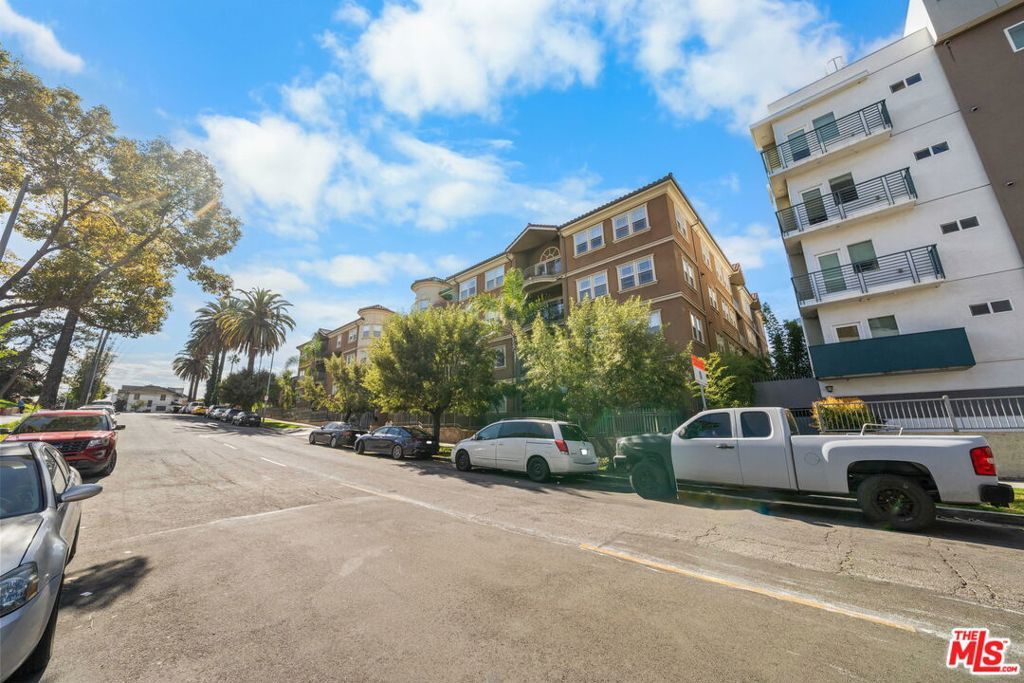 Photo of 917 S New Hampshire Avenue #202, Los Angeles, CA 90006 (MLS # 26654981)