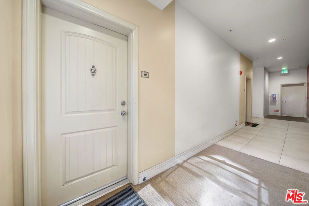 Photo of 917 S New Hampshire Avenue #202, Los Angeles, CA 90006 (MLS # 26654981)