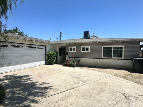 Photo of 2900 Dore Dr, Bakersfield, CA 93304 (MLS # PI26113251)