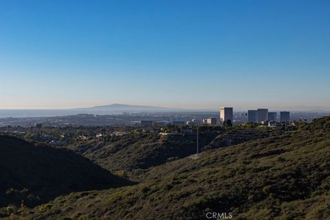 Tiny photo for 3 Via Burrone, Newport Coast, CA 92657 (MLS # NP25249988)