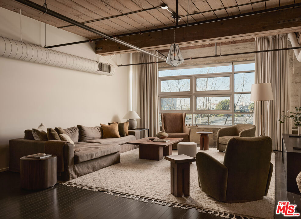 530 S Hewitt Street 343