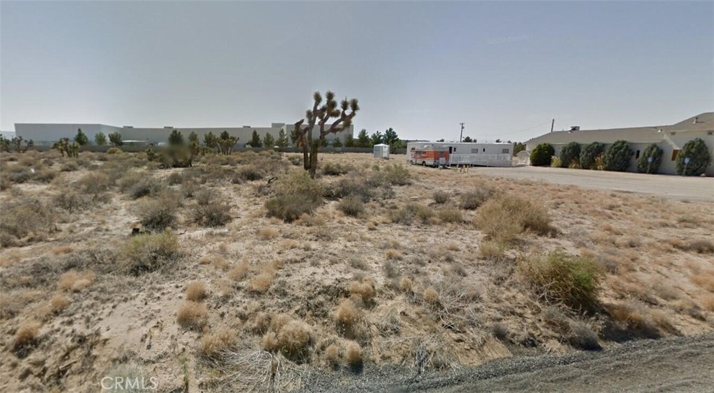 1.28 acre mixed use residential and light industrial lot. Close to the industrial park. Just north of Ave L between 5th and 6th Street East, and just south of the church. Paved frontage on 6th Street East. APN 3126-013-017.