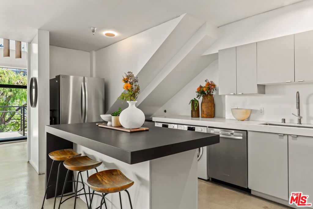 Photo of 700 Main Street #15, Venice, CA 90291 (MLS # 24460553)