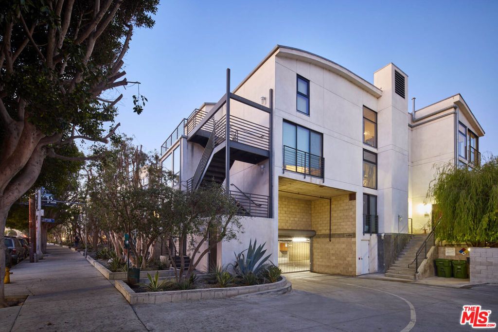 Photo of 700 Main Street #15, Venice, CA 90291 (MLS # 24460553)