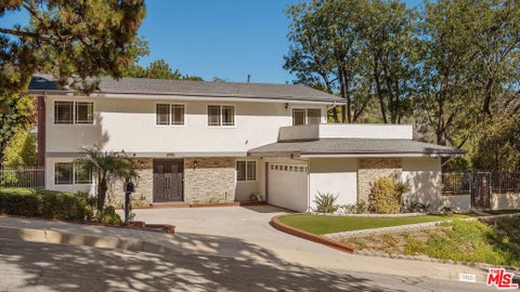 Photo of 3315 Crail Way, Glendale, CA 91206 (MLS # 26997451)