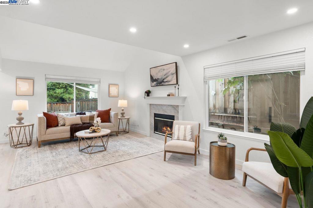 CASTRO VALLEY HT - Residential