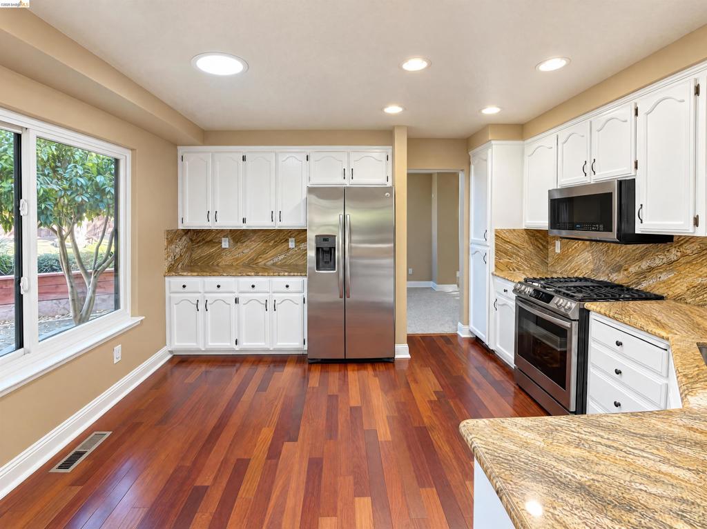 3141 Ferngrove Way