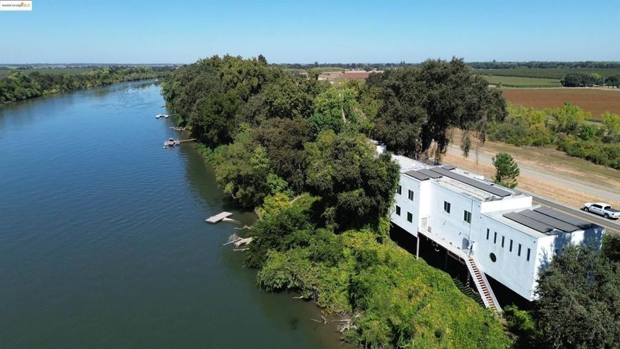 Located right on the Famous Sacramento River. Private water views and potential boat dock. Approx 900 sq ft bonus room with 20ft ceilings. 6 bedrooms and 3 kitchens.  After some fixin and your personal touch, this luxury home will once again shine like a GEM! Make this Mansion GREAT AGAIN!