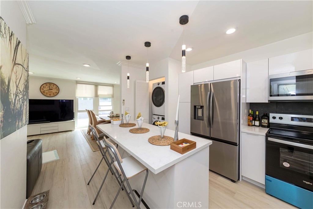Properties 1 645 N Gramercy Place