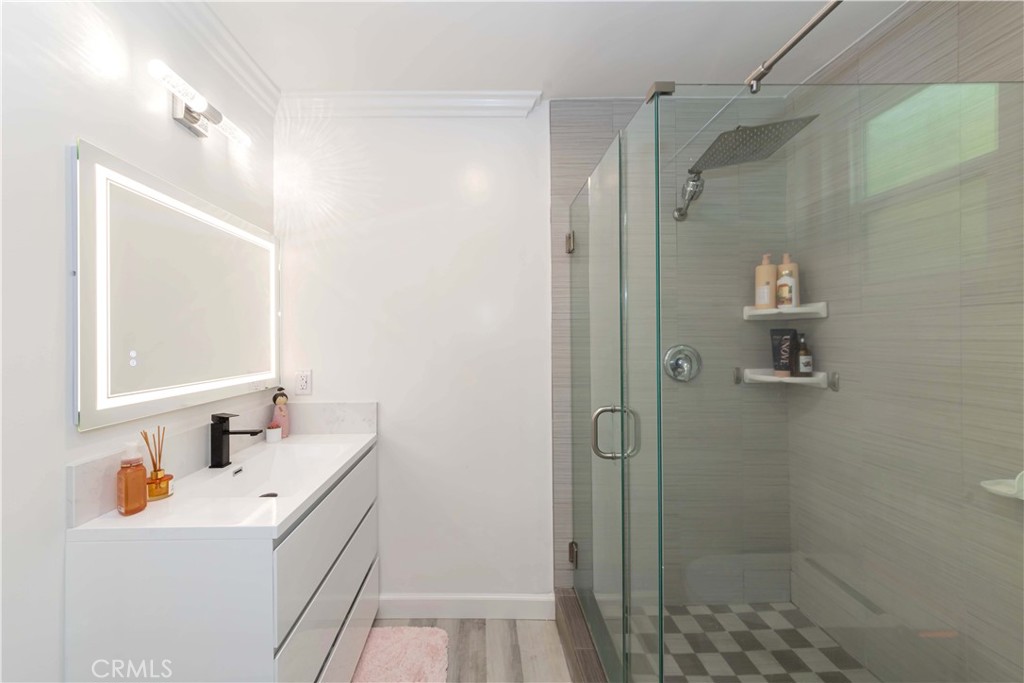 Properties 3 645 N Gramercy Place