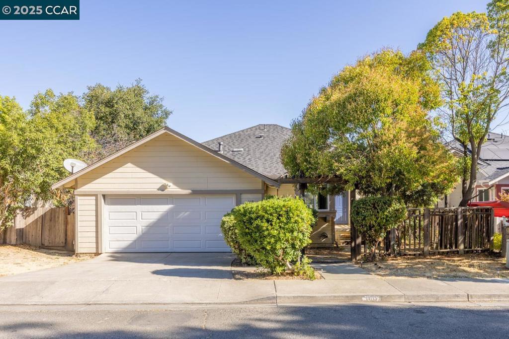 Spacious two story residence: 4 bedroom, 2.5 bathrooms with lovely views. Desirable floor plan with upper balcony. Open living spaces with high ceilings and bright, natural light. Excellent opportunity with close proximity to schools, transportation, and more.