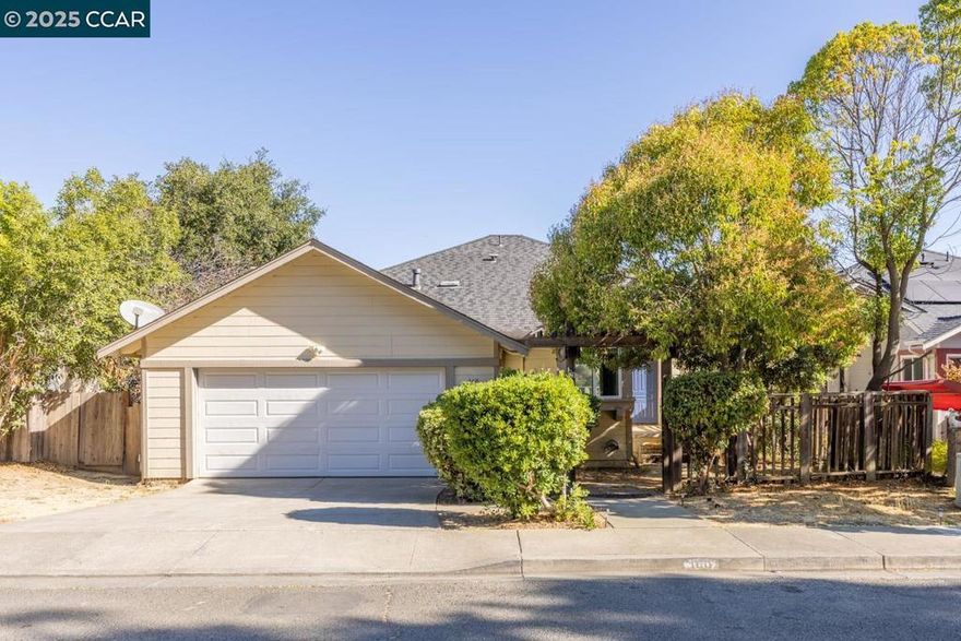 Spacious two story residence: 4 bedroom, 2.5 bathrooms with lovely views. Desirable floor plan with upper balcony. Open living spaces with high ceilings and bright, natural light. Excellent opportunity with close proximity to schools, transportation, and more.