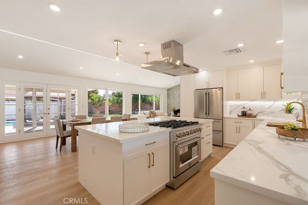 2608 W Palais Road