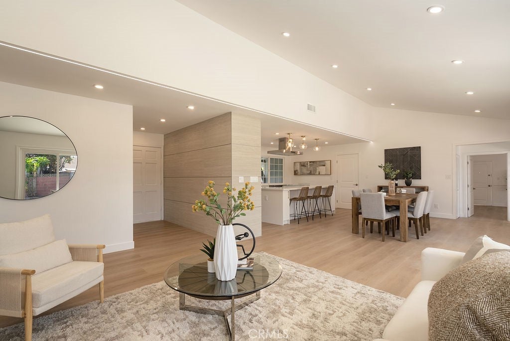 2608 W Palais Road