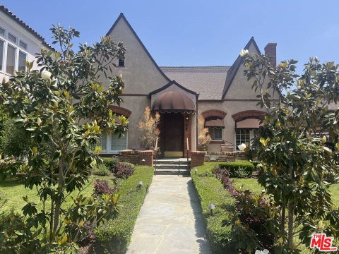 Photo of 214 Foothill Road, Beverly Hills, CA 90210 (MLS # 26848543)