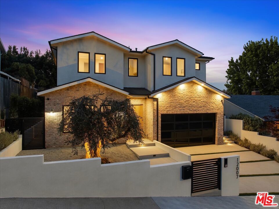 12007 Rose Avenue