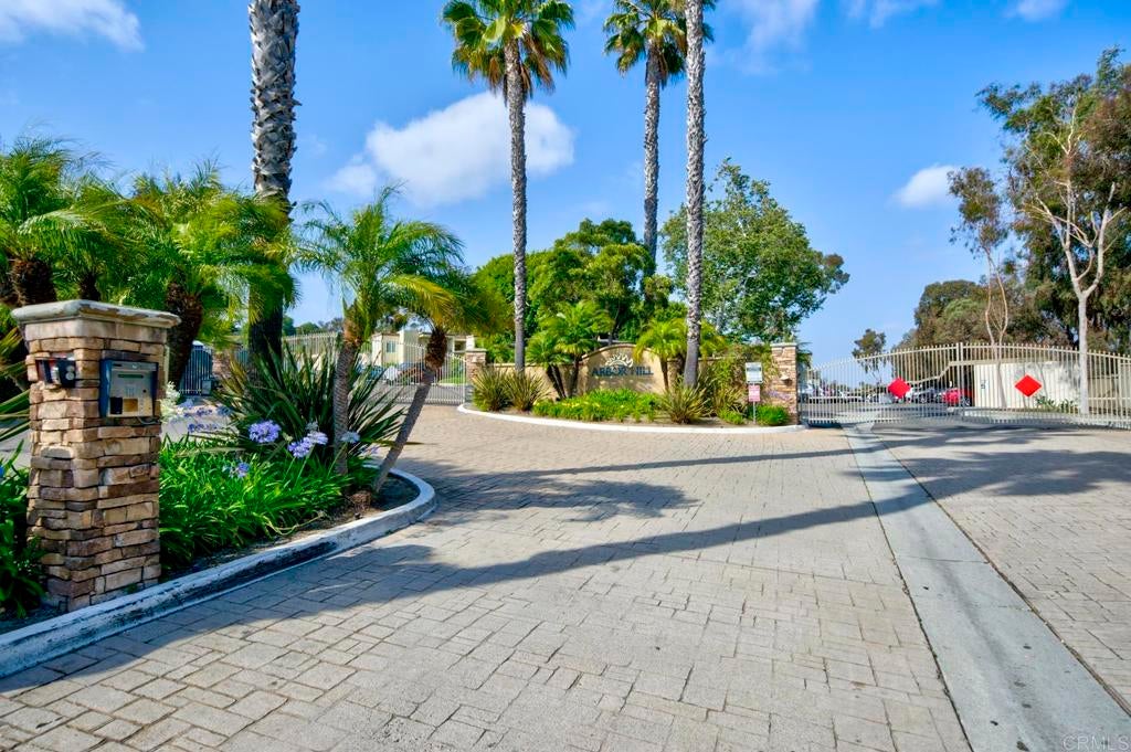 432 Edgehill Ln LN 32, Oceanside CA 92054