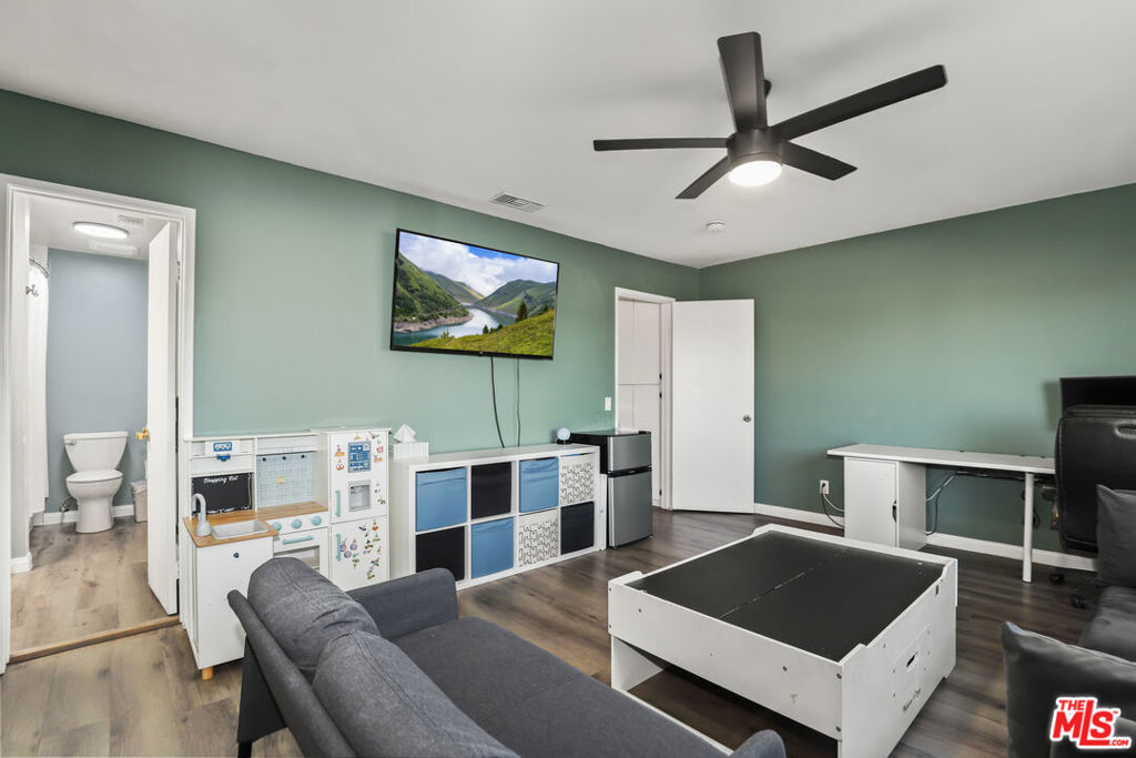 22335 Figueroa Street 7