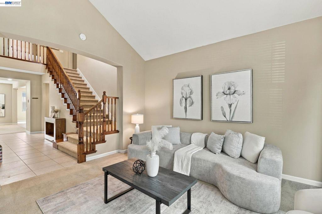 692 W Refinado Way