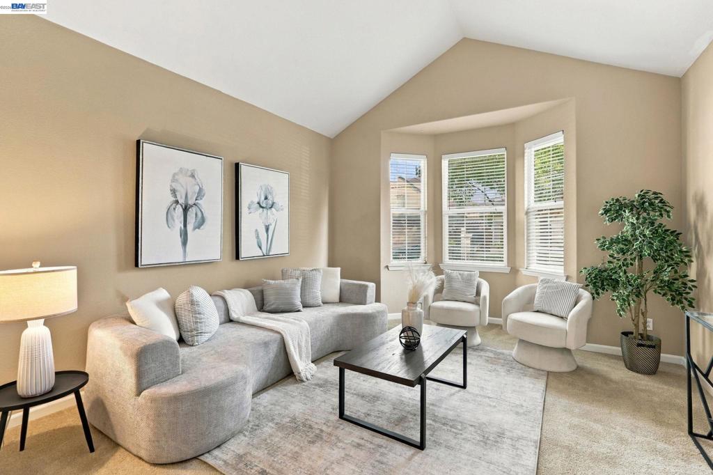 692 W Refinado Way