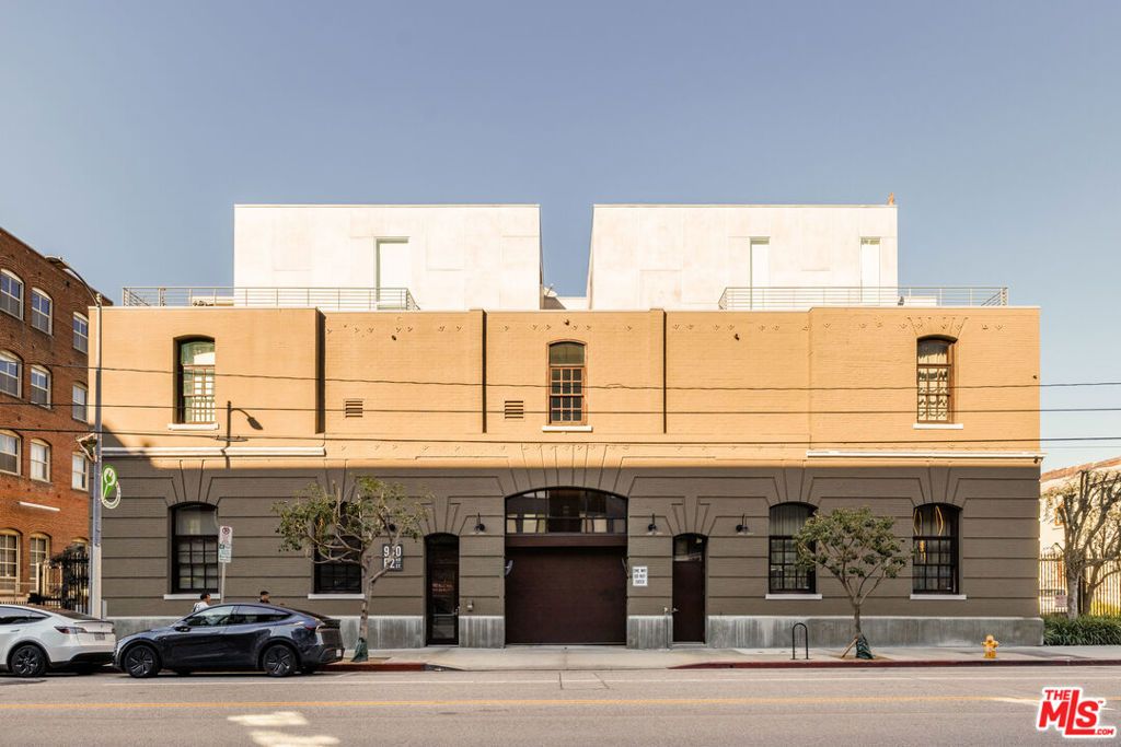 Photo of 940 E 2nd Street #38, Los Angeles, CA 90012 (MLS # 26632119)