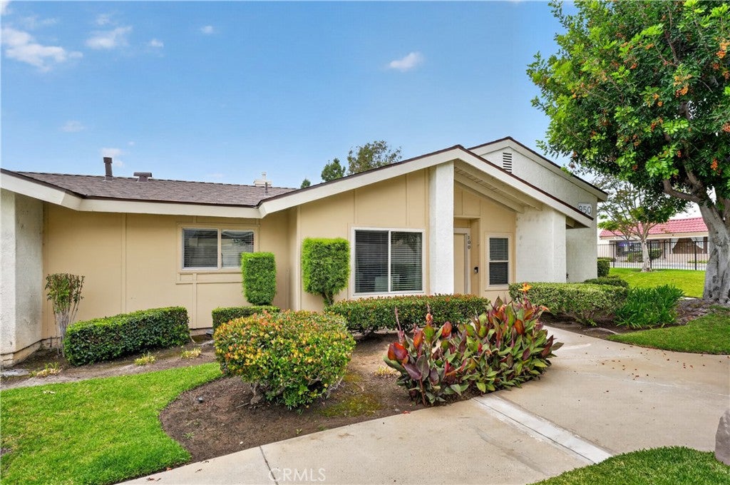 Photo of 950 E La Habra BLVD #100, La Habra, CA 90631 (MLS # DW26136795)