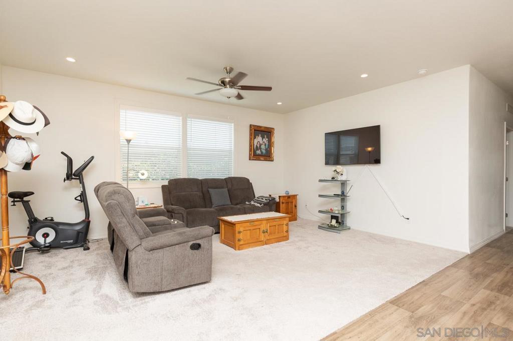 2300 E Valley Pkwy SPC 125