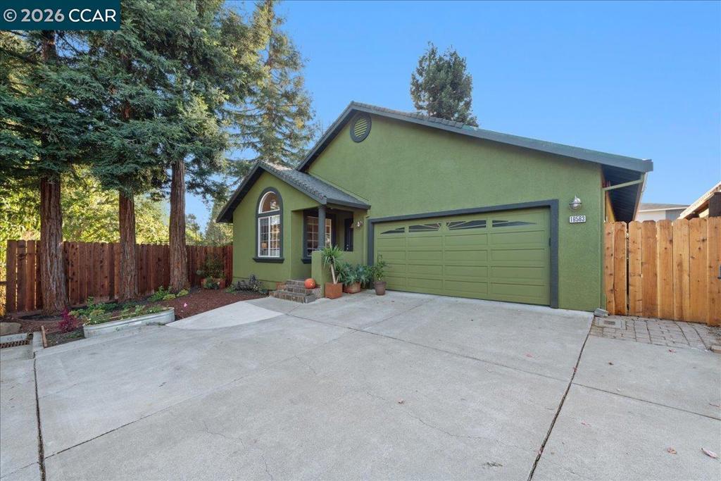 19563 Helen Pl