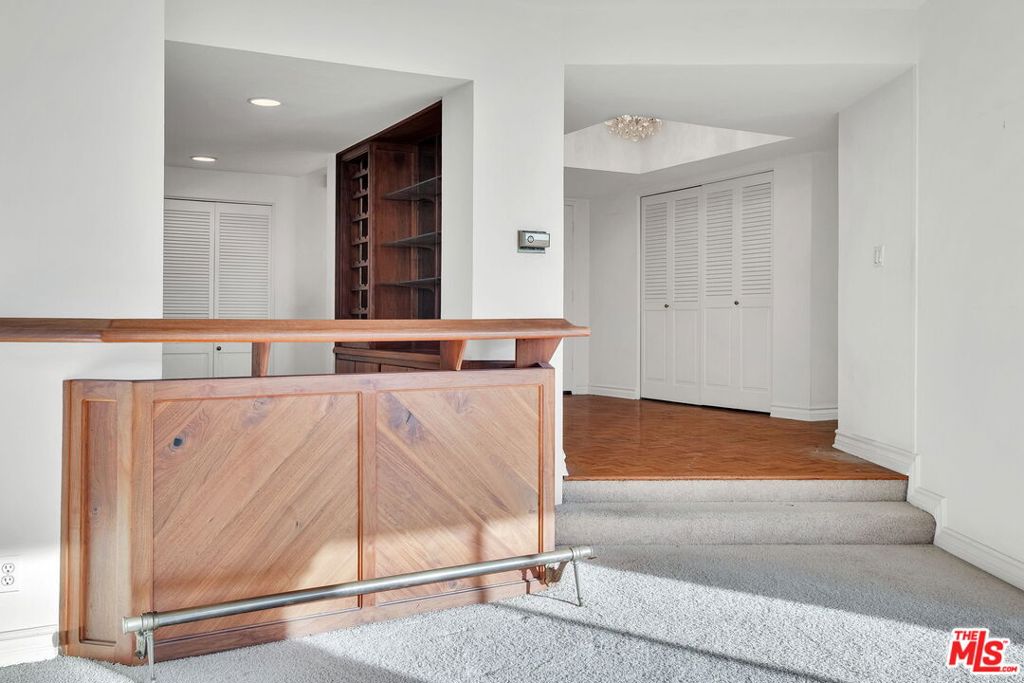 17140 Burbank Boulevard 207