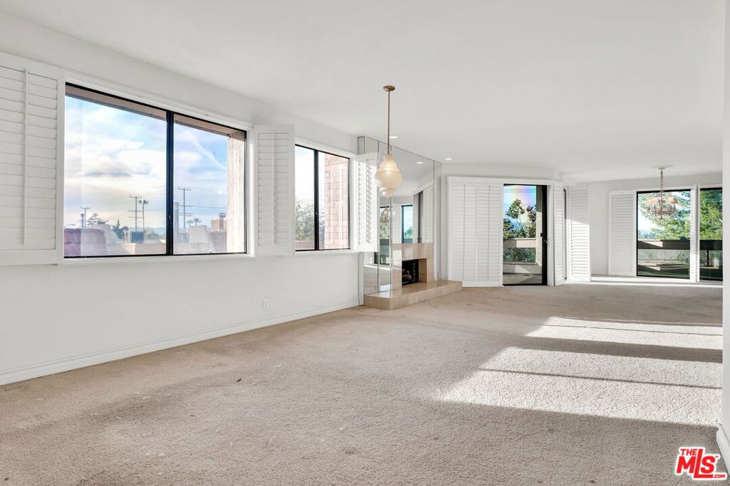 17140 Burbank Boulevard 207