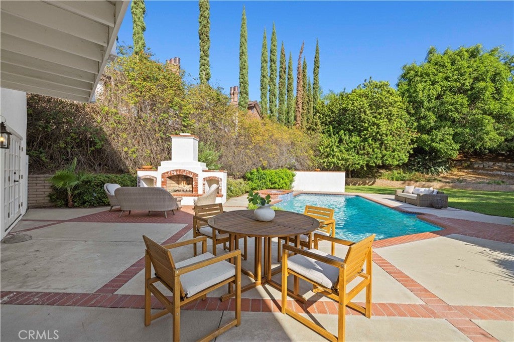 10611 Calm Hill