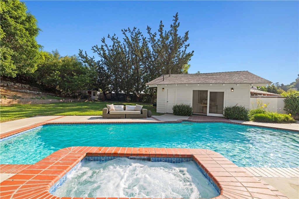 10611 Calm Hill