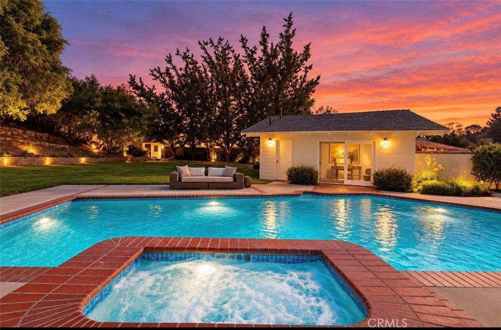 10611 Calm Hill