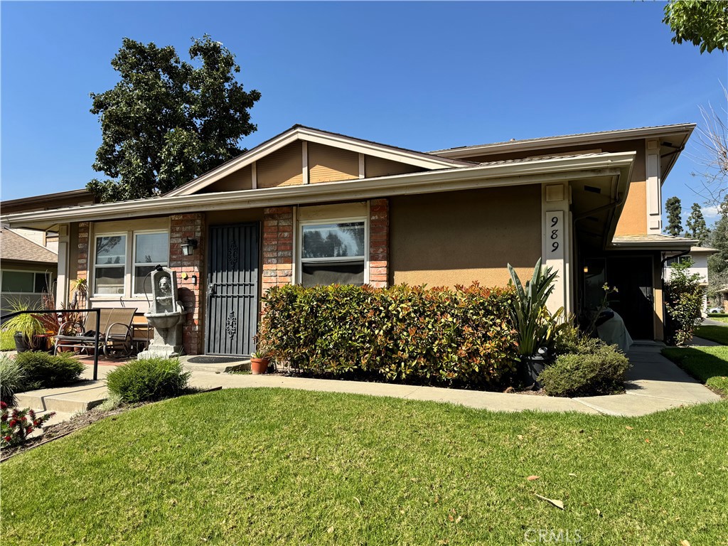 989 W Sierra Madre