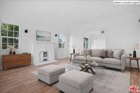 Photo of 1091 S Mansfield Avenue, Los Angeles, CA 90019 (MLS # 26672747)