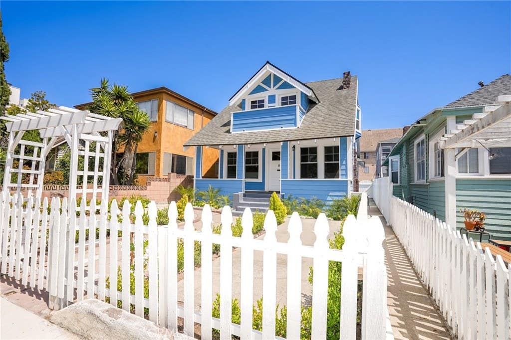 Photo of 38 Dudley Avenue, Venice, CA 90291 (MLS # OC26157135)
