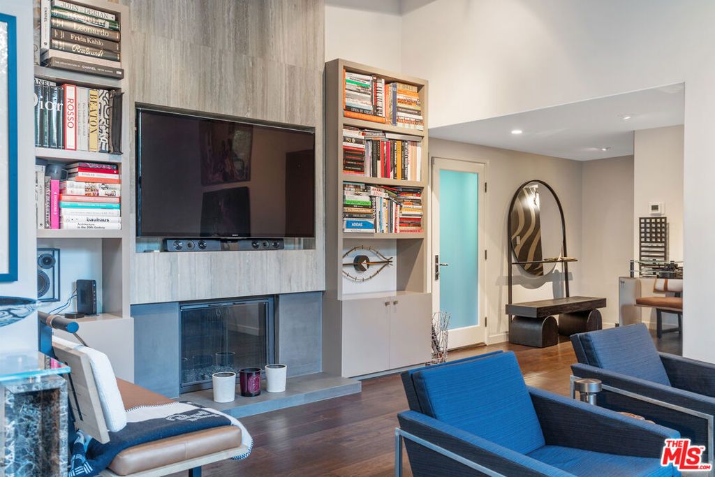 Photo of 8581 Appian Way, Los Angeles, CA 90046 (MLS # 25586493)