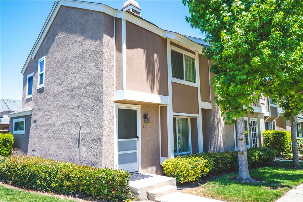 Welcome to this beautifully updated Woodbridge home, having all the comforts and upgrades to compliment a fantastic location inside the loop nearby Northlake. Enjoy living in this renovated end-unit and private 2 BR, 1.5 BA townhome with remodeled kitchen, upgraded tile flooring, stone-like counters and including all appliances.
It is a very bright floor plan with extra windows, fireplace, huge bedrooms, central AC and heat, private patio with large storage closet and 2 carports directly behind the unit. Woodbridge residents enjoy use of: 2 landmark lakes with docks, 2 beach lagoons, 22 pools, 16 spas, 13 waders, 23 tennis courts, 4 pickleball courts, a splash pad, numerous parks with play equipment, volleyball courts, a big wheel park, horseshoe and shuffleboard facilities, an outdoor fitness course, basketball, volleyball, bocce ball and much, much more.
In addition we are located within the renowned Irvine School District and nearby award winning schools. Woodbridge is centrally located nearby all freeways; surrounded by central commercial areas and convenient shopping. Will consider a small pet with deposit.