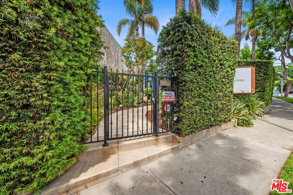 1111 N Crescent Heights Boulevard