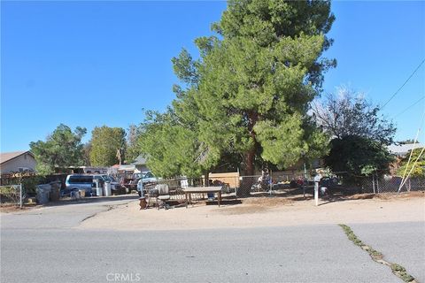 Photo of 9030 Roble Ave, Hesperia, CA 92345 (MLS # HD25250601) Photo of 9030 Roble Ave, Hesperia, CA 92345 (MLS # HD25250601)