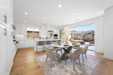 107 Somera Irvine CA 92602