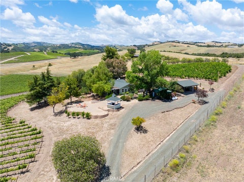 Photo of 1618 Kiler Canyon RD, Paso Robles, CA 93446 (MLS # NS26118168)