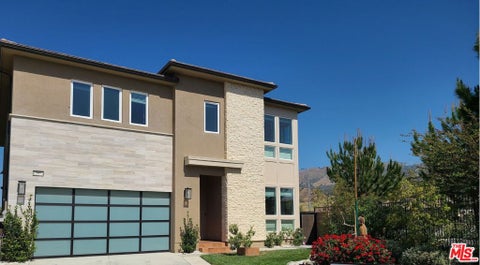 Photo of 12073 Carabela Court, Los Angeles, CA 91326 (MLS # 26905165)