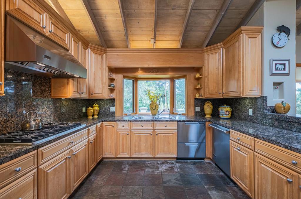 1093 Presidio Road