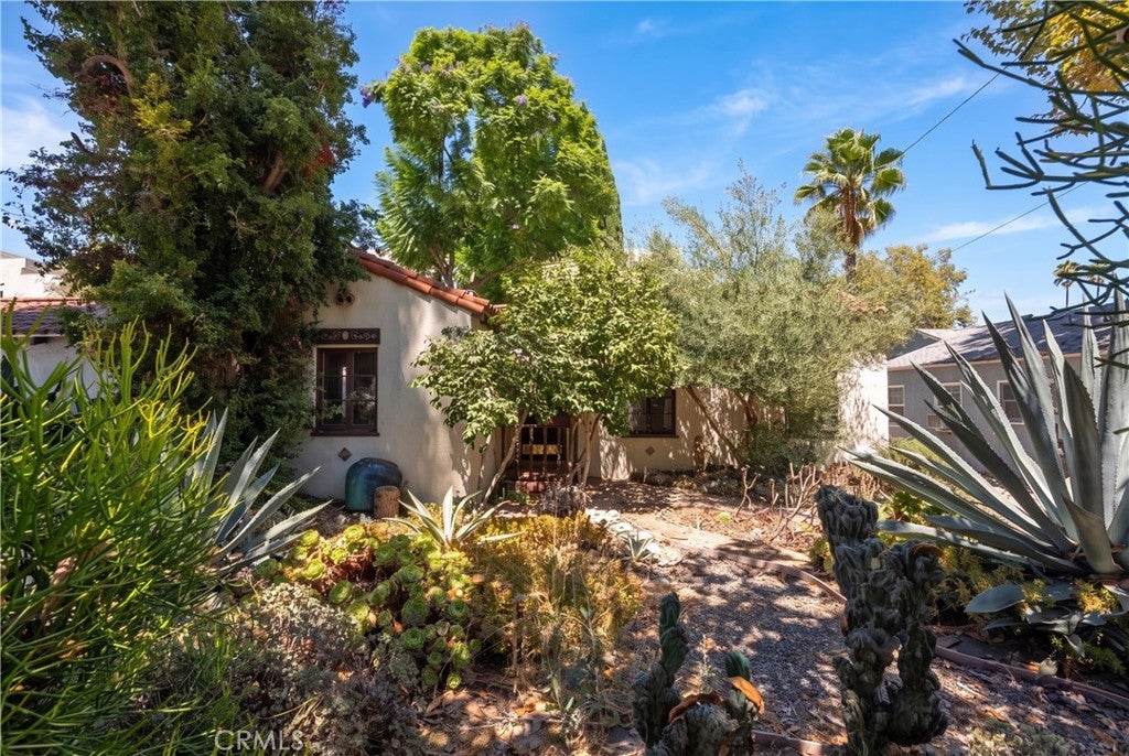 11209 La Maida ST, North Hollywood CA 91601