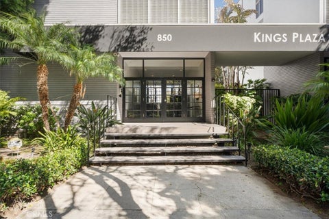Photo of 850 N Kings Road #202, West Hollywood, CA 90069 (MLS # SR26215035)