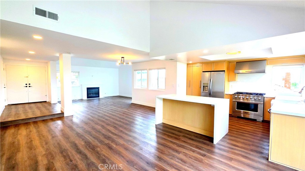 1546 Avenida Entrada